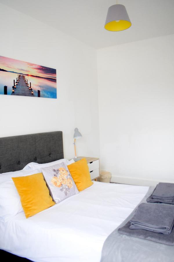 بورنماوث The Bay Beach Apartments الغرفة الصورة