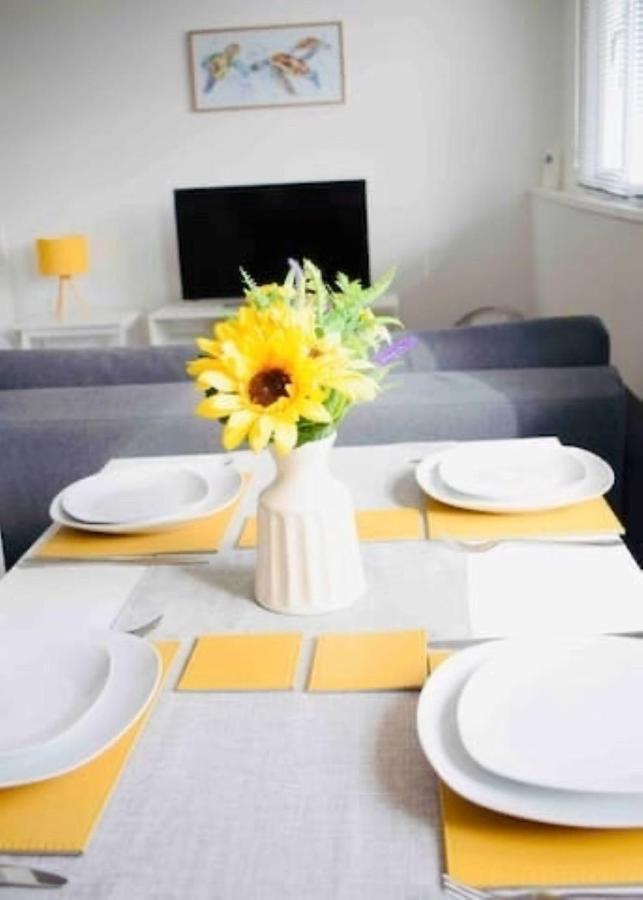 بورنماوث The Bay Beach Apartments الغرفة الصورة